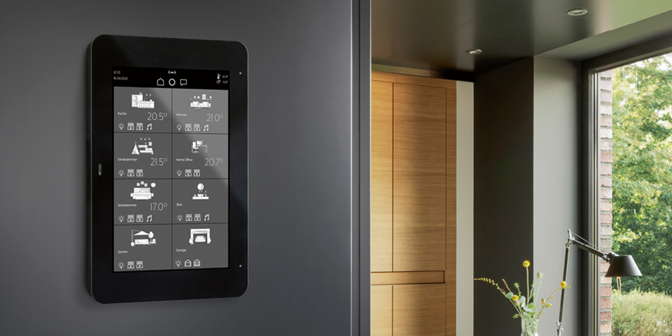 JUNG Smart Panel 8 bei Bautechnik Fischer GmbH & Co. KG in Schwäbisch Gmünd