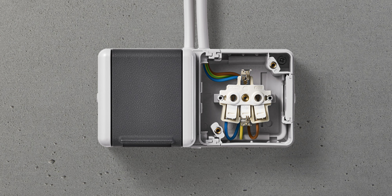 Doppelsteckdose mit Trennsteg bei Bautechnik Fischer GmbH & Co. KG in Schwäbisch Gmünd